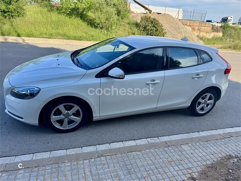 Blanco Usado 2015 Volvo V40 R-Design Kinetic Familiar | 9200 € (Precio justo) - Imagen 1/4
