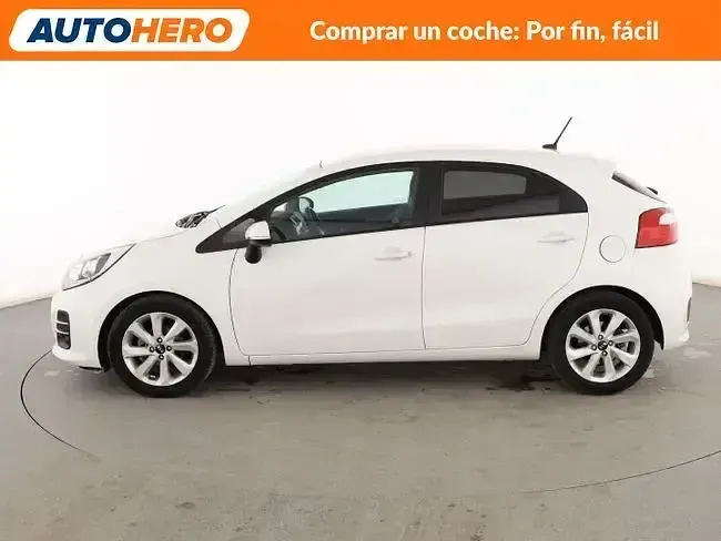 Usado Kia Rio 85 CV (62 kW) 2015 Blanco Berlina