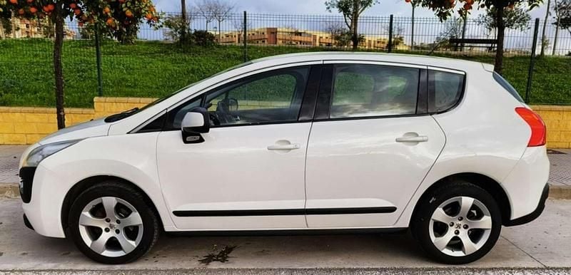 Usado Peugeot 3008 Premium 112 CV (82 kW) 2011 Blanco Monovolumen