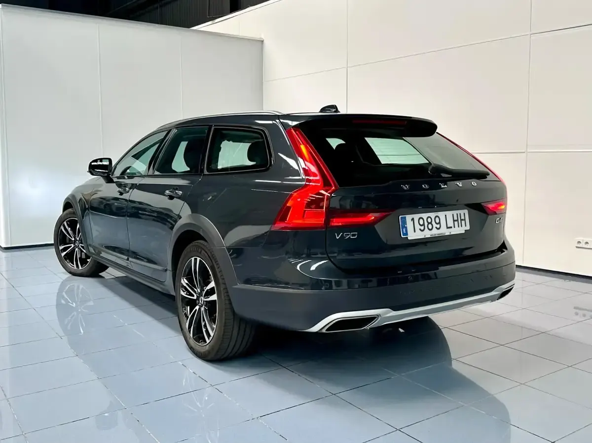 Usado Volvo V90 CC Pro 190 CV (139 kW) 2020 Gris / plata Familiar