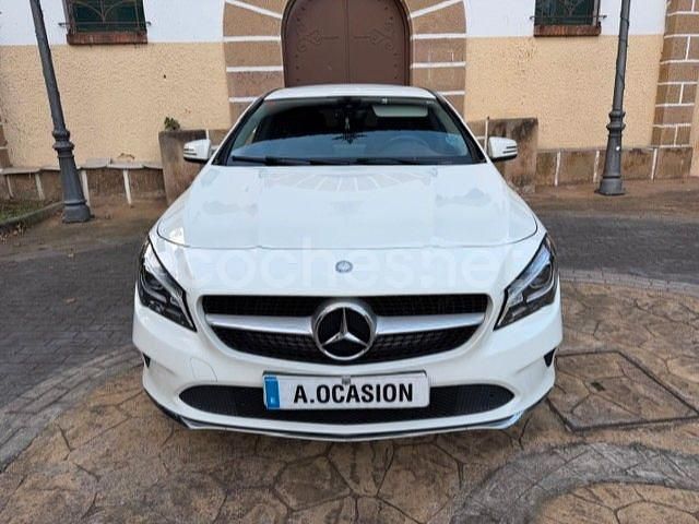 Usado Mercedes CLA220 Shooting Brake 177 CV (130 kW) 2017 Blanco Familiar