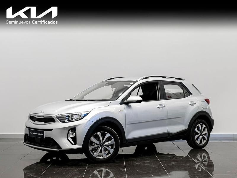 Usado Kia Stonic 84 CV (61 kW) 2024 Gris metalizado SUV