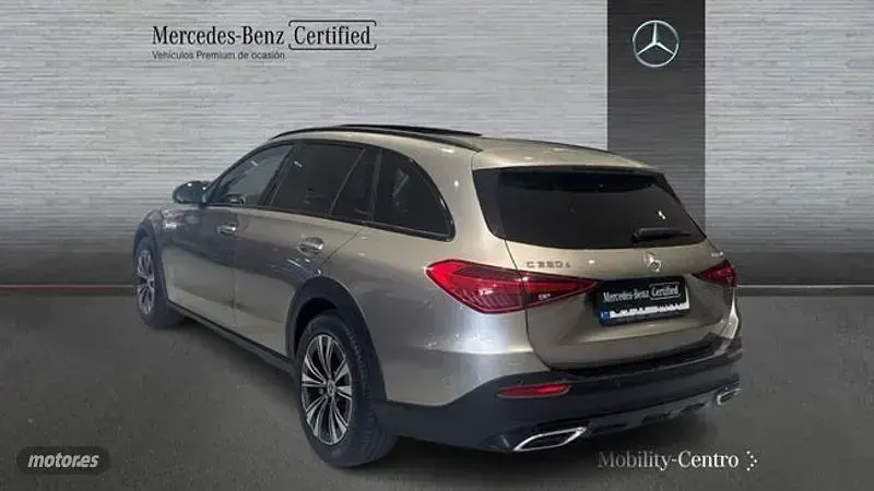 Usado Mercedes C220 199 CV (146 kW) 2023 Plateado Familiar