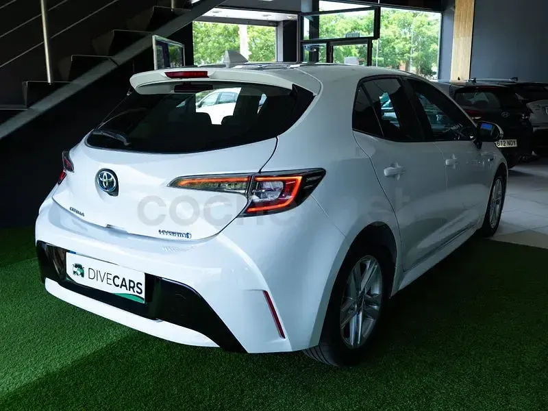 Usado Toyota Corolla Active 122 CV (89 kW) 2021 Blanco Berlina