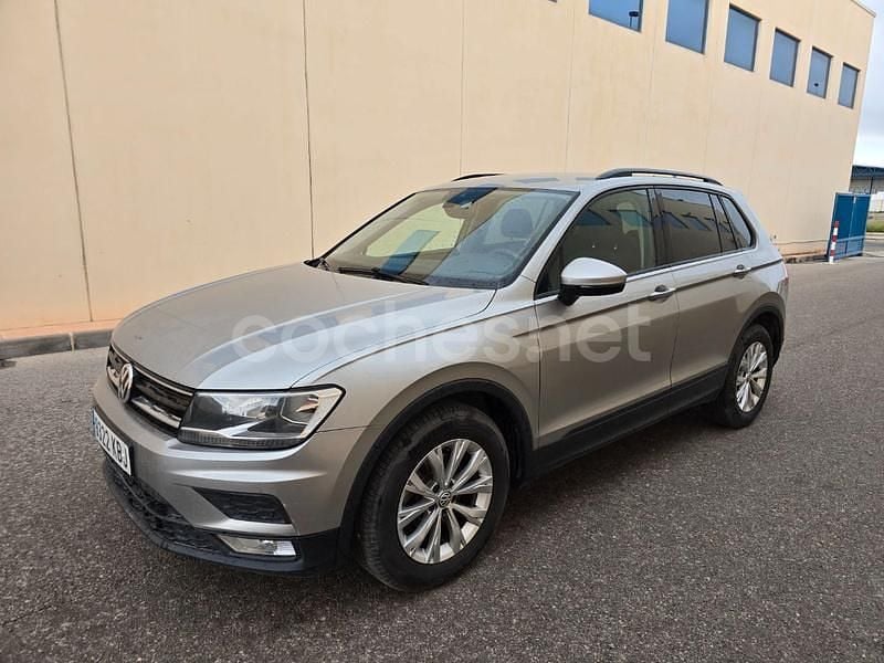 Gris / plata Usado 2017 VW Tiguan Edition SUV | 15.000 € (Buen precio) - Imagen 1/4