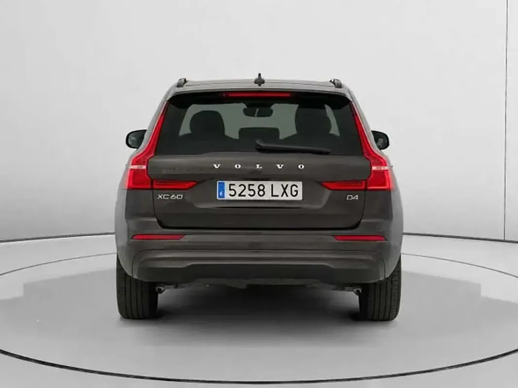 Usado Volvo XC60 Momentum 197 CV (144 kW) 2022 Gris SUV