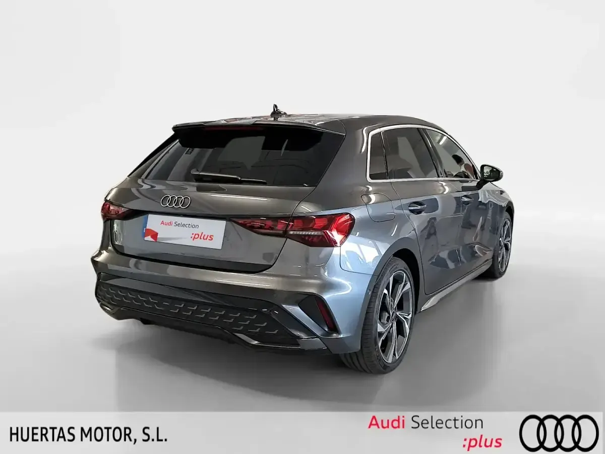 Usado Audi A3 Ambiente 150 CV (110 kW) 2025 Gris Berlina