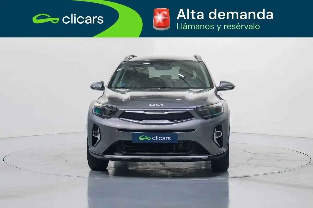 Usado Kia Stonic Style 100 HP (73 kW) 2024 Cinzento SUV
