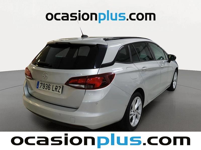 Usado Opel Astra Business Elegance 145 CV (106 kW) 2021 Gris plata Utilitario