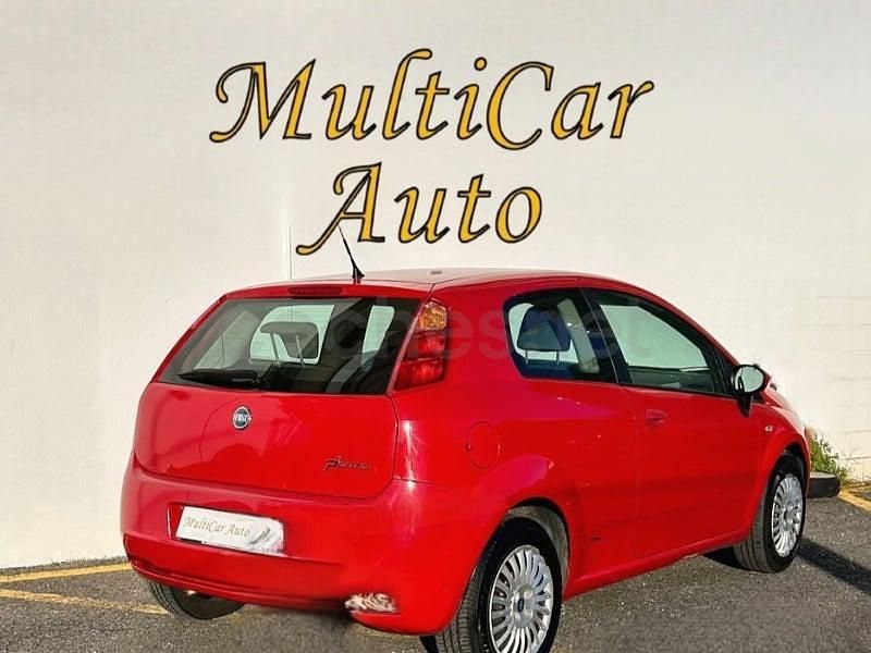 Usado Fiat Grande Punto Active 95 CV (69 kW) 2007 Granate Utilitario