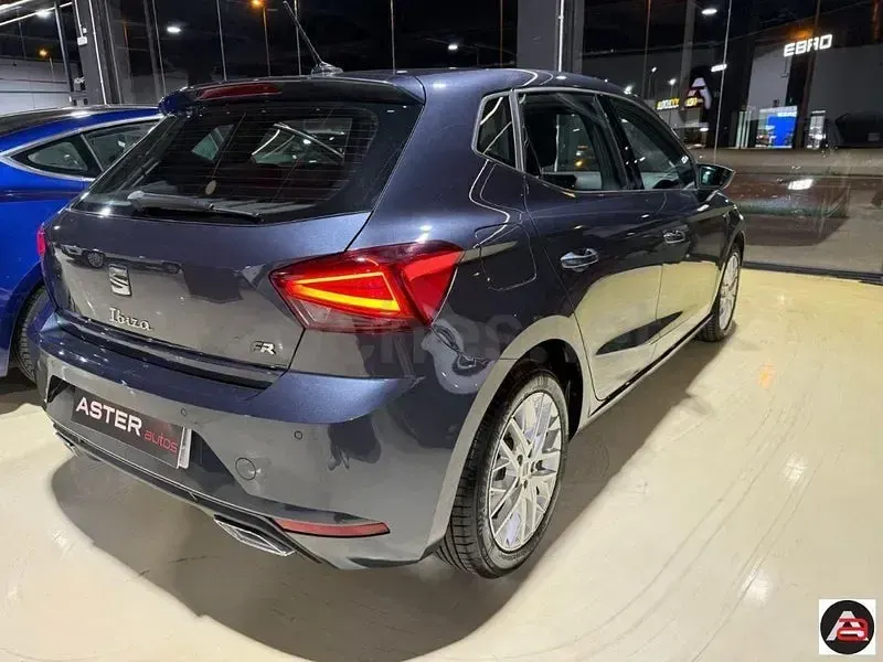 Usado Seat Ibiza FR 110 CV (80 kW) 2022 Gris / plata Berlina
