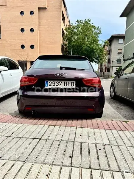 Usado Audi A1 Ambition 105 CV (77 kW) 2011 Violeta / lila Utilitario