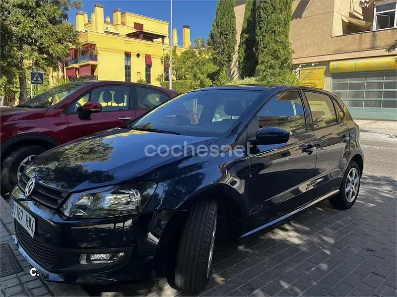 Usado VW Polo Advance 90 CV (66 kW) 2014 Azul Berlina