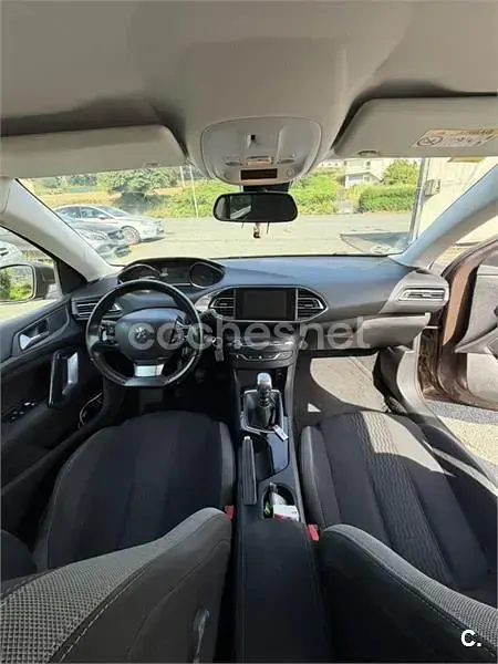 Usado Peugeot 308 SW Style 115 CV (84 kW) 2015 Marrón Familiar