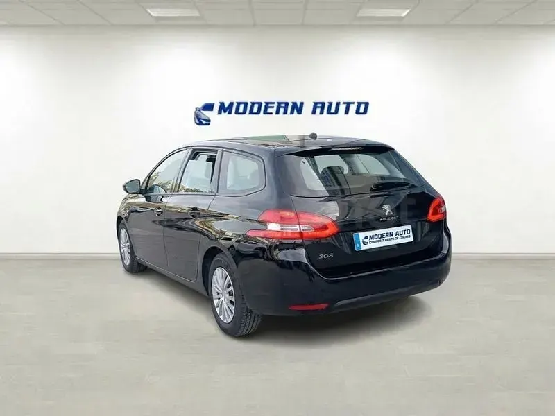 Używany Peugeot 308 SW Style 100 KM (73 kW) 2018 Czarny Kombi