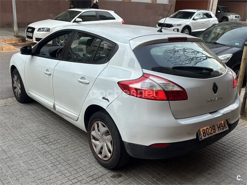 Usado Renault Mégane Authentique 100 CV (73 kW) 2013 Blanco Berlina