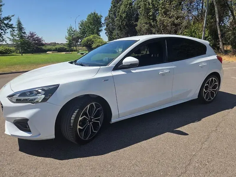 Usado Ford Focus ST-Line 125 CV (91 kW) 2019 Blanco Berlina