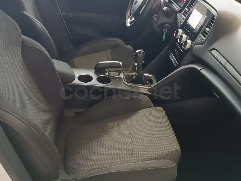 Usado Renault Mégane II Life 115 CV (84 kW) 2021 Blanco Berlina