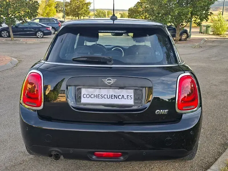 Usado Mini ONE 102 CV (75 kW) 2021 Negro Utilitario