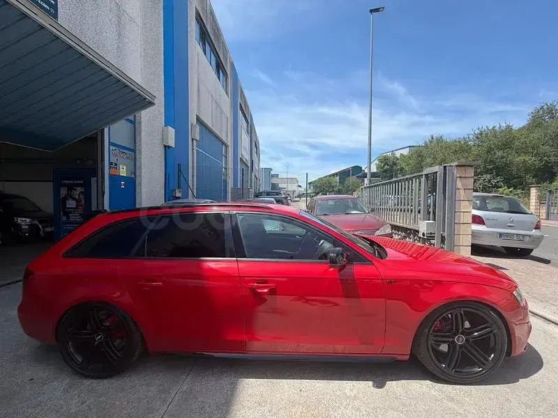 Usado Audi A4 136 CV (100 kW) 2012 Granate Familiar