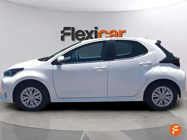 Usado Toyota Yaris Business Edition 116 CV (85 kW) 2025 Blanco Utilitario