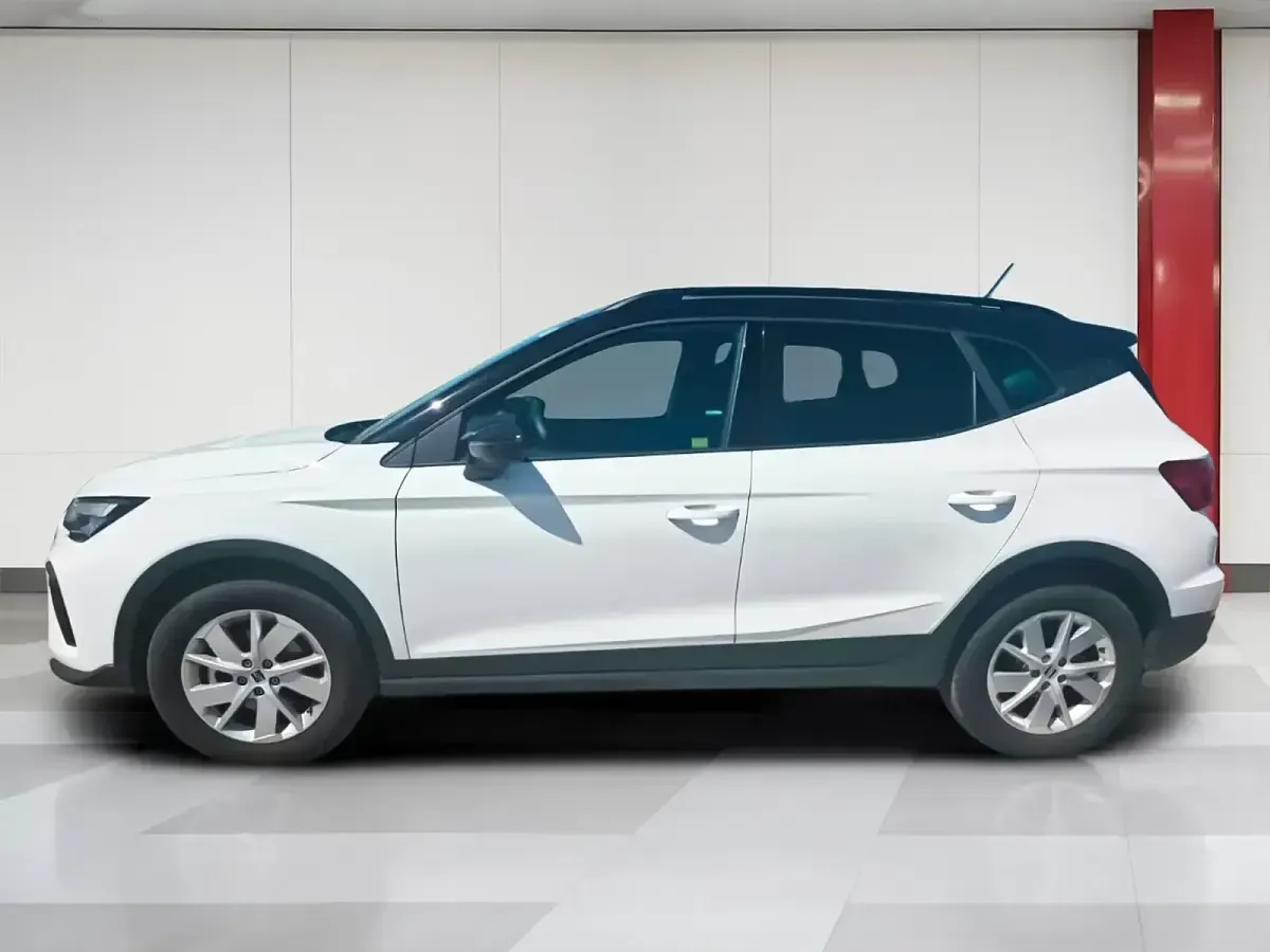 Usado Seat Arona Style Plus 115 CV (84 kW) 2026 Blanco SUV