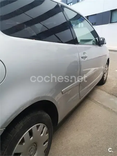 Usado VW Polo Trendline 75 CV (55 kW) 2002 Gris / plata Berlina