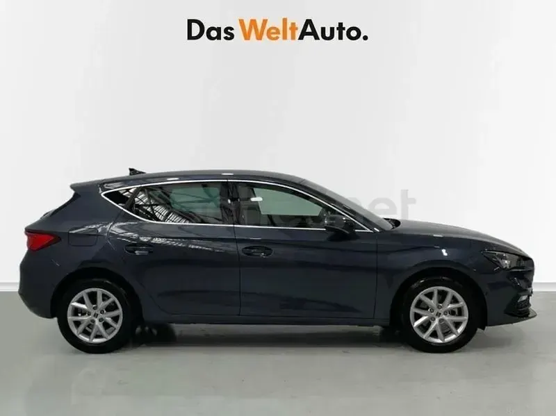 Usado Seat Leon Style 116 CV (85 kW) 2025 Gris / plata Berlina