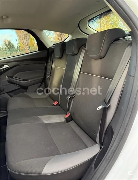 Usado Ford Focus Trend 150 CV (110 kW) 2011 Blanco Berlina