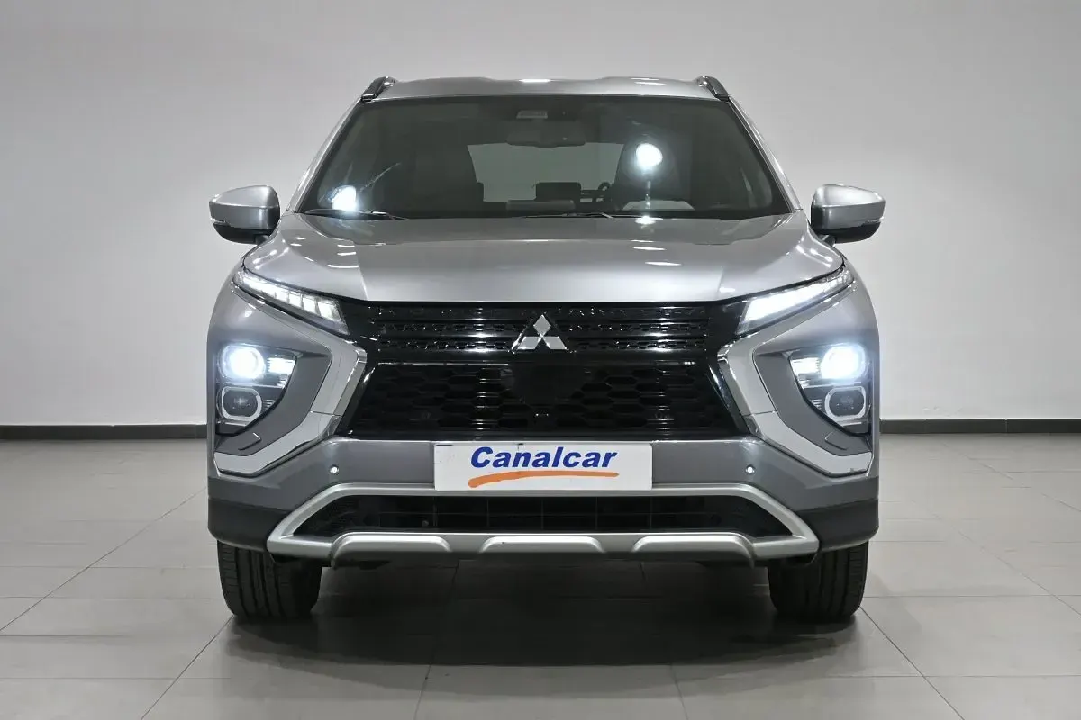 Usado Mitsubishi Eclipse Cross 188 CV (138 kW) 2024 Gris SUV