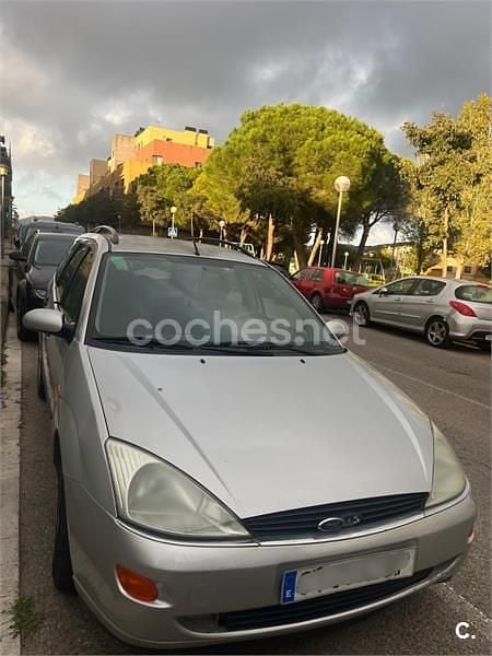 Gris / plata Usado 1999 Ford Focus Ghia Familiar | 800 € (Buen precio) - Imagen 1/3