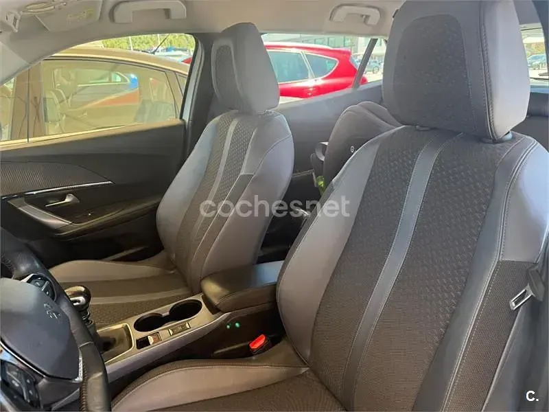 Usado Peugeot 2008 Allure 100 CV (73 kW) 2020 Blanco SUV