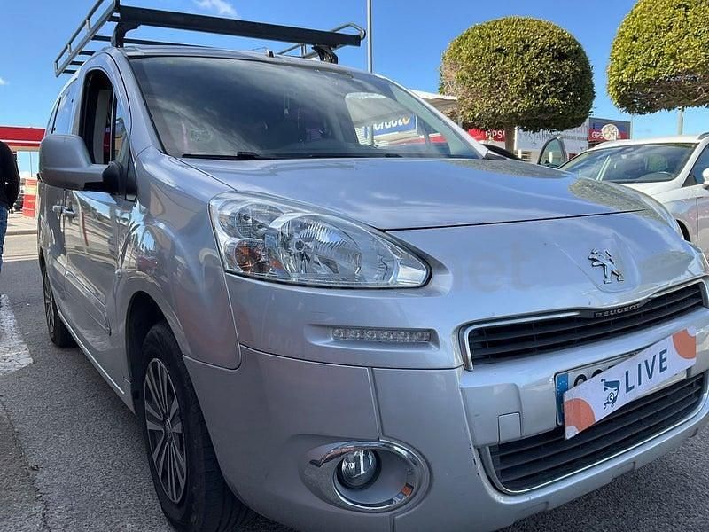 Usado Peugeot Partner Tepee Active 92 CV (67 kW) 2014 Gris / plata Monovolumen