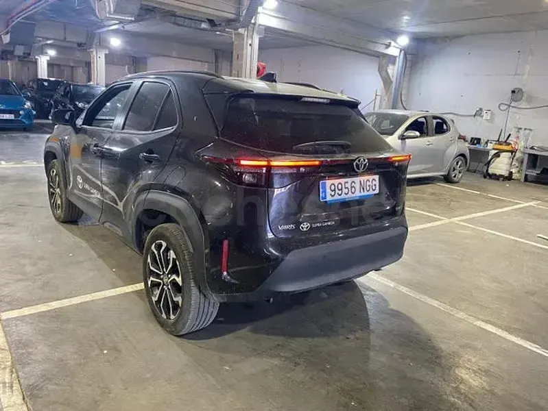 Usado Toyota Yaris Cross Active 130 CV (95 kW) 2025 Negro SUV