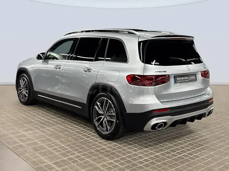 Usado Mercedes GLB35 AMG 306 CV (225 kW) 2024 Gris plata SUV
