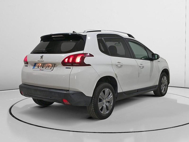Usado Peugeot 2008 Style 111 CV (81 kW) 2017 Verde SUV