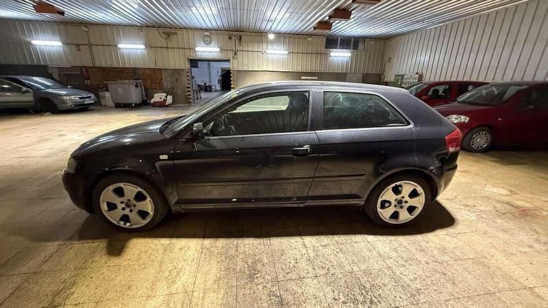 Usado Audi A3 Attraction 150 CV (110 kW) 2004 Negro Utilitario