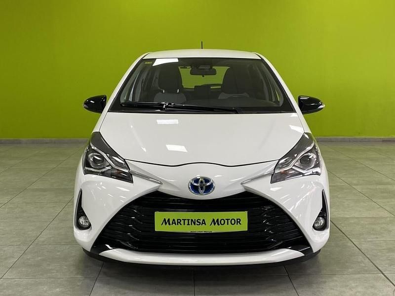Usado Toyota Yaris Hybrid Active 116 CV (85 kW) 2020 Blanco Berlina