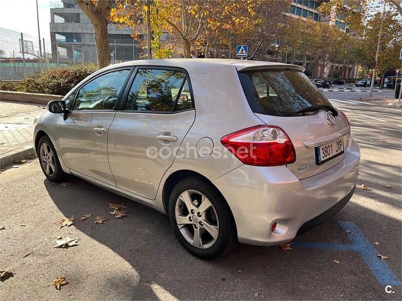 Usado Toyota Auris Active 101 CV (74 kW) 2011 Gris / plata Utilitario