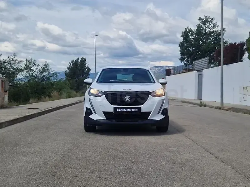 Usado Peugeot 2008 Active 110 CV (80 kW) 2021 Blanco SUV
