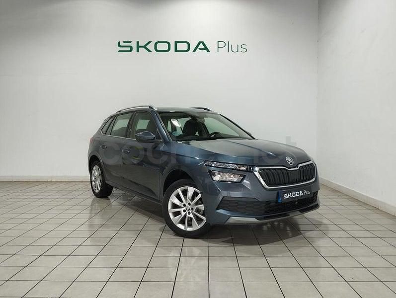 Usado Skoda Kamiq Ambition 110 CV (80 kW) 2021 Gris SUV