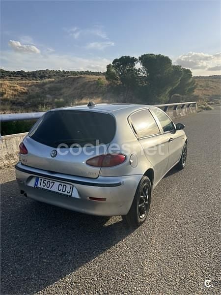 Usado Alfa Romeo 147 115 CV (84 kW) 2003 Gris / plata Utilitario