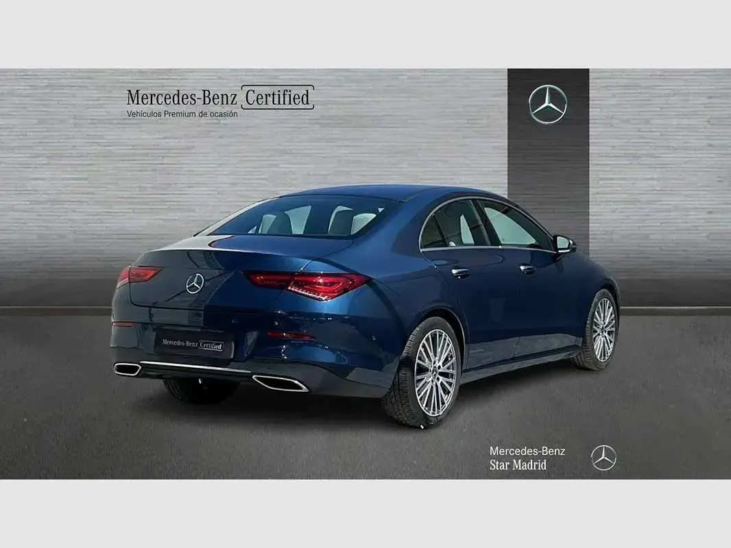 Usado Mercedes CLA180 136 CV (100 kW) 2023 Azul Berlina