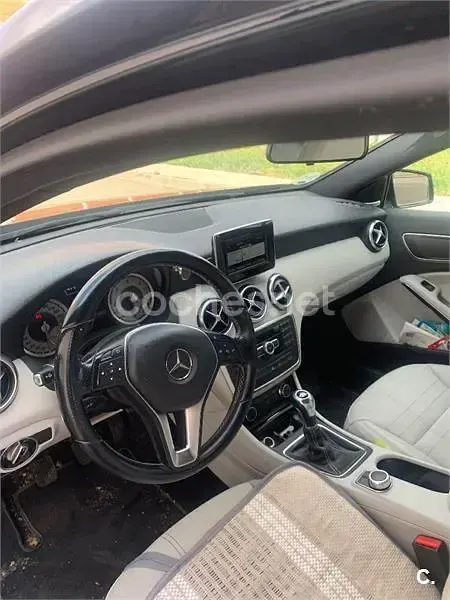 Usado Mercedes A200 Urban 136 CV (100 kW) 2013 Negro Berlina