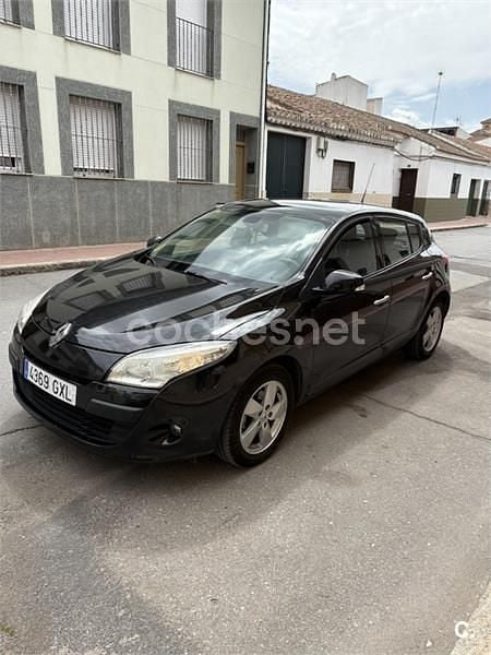 Usado Renault Mégane Dynamique 105 CV (77 kW) 2010 Negro Berlina