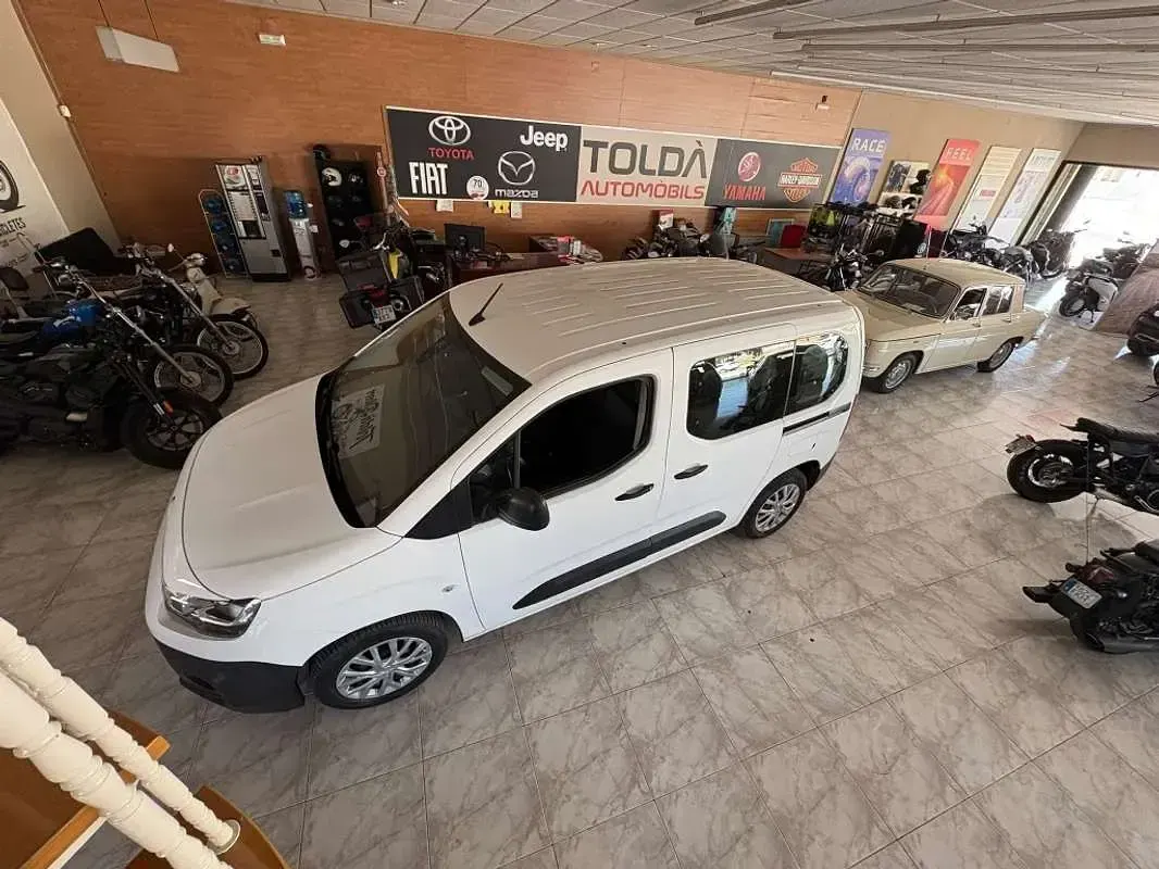 Usado Citroën Berlingo Live 102 CV (75 kW) 2021 Blanco Monovolumen