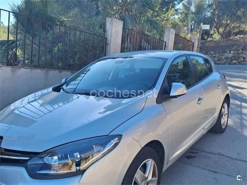 Usado Renault Mégane IV Business 95 CV (69 kW) 2016 Gris / plata Berlina