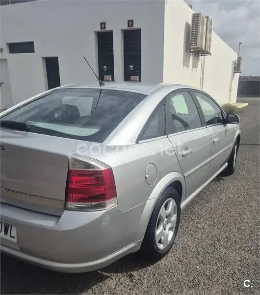 Usado Opel Vectra Elegance 122 CV (89 kW) 2006 Gris / plata Berlina