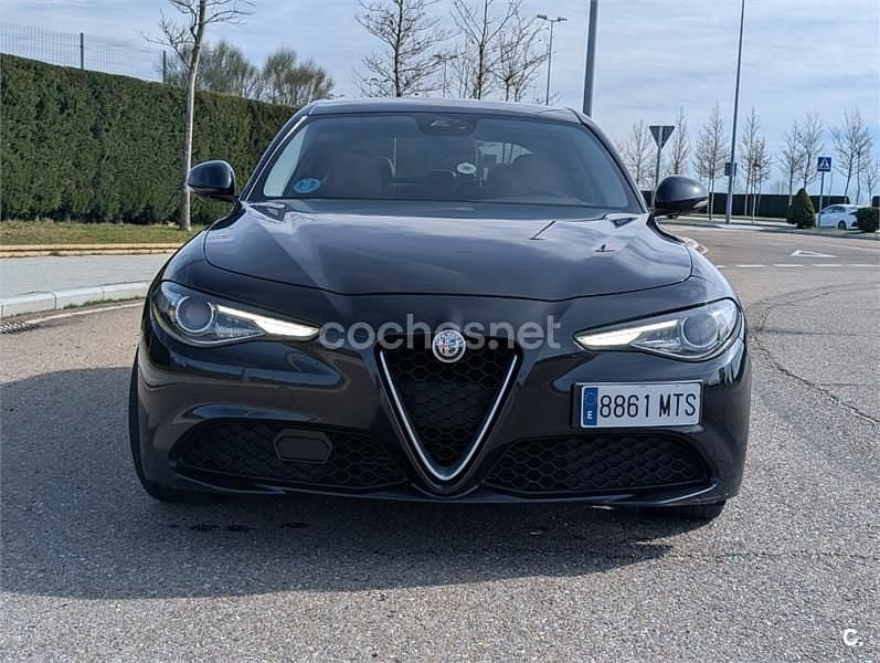 Usado Alfa Romeo Giulia Super 180 CV (132 kW) 2016 Negro Berlina
