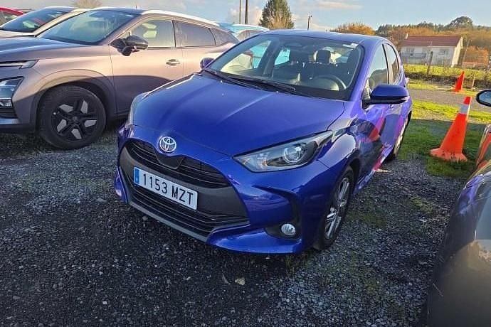 Usado Toyota Yaris Hybrid Active 116 CV (85 kW) 2025 Azul Utilitario